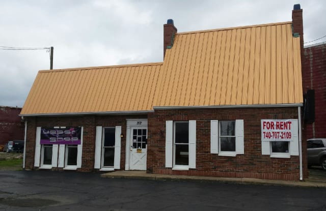 202 North Memorial Street - 202 North Memorial Drive, Lancaster, OH 43130