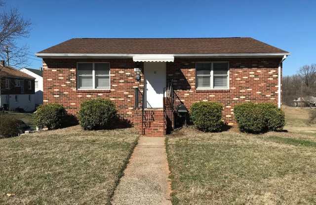 Lovely 2 bedroom 1 bath rental close to hospitals and downtown! photos photos