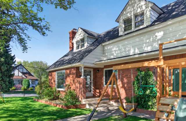 TIMELESS MIDTOWN CLASSIC WITH INCREDIBLE SPACE Gallery 4