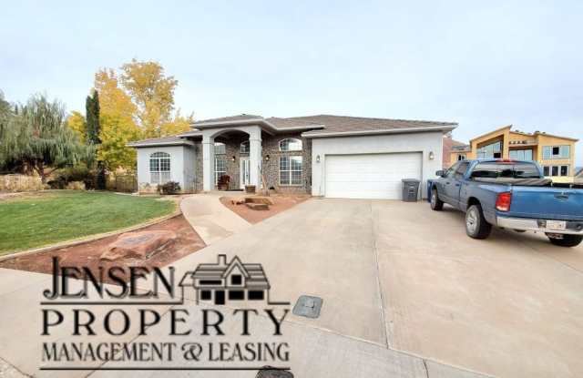 1834 West Grandview Drive Gallery 2