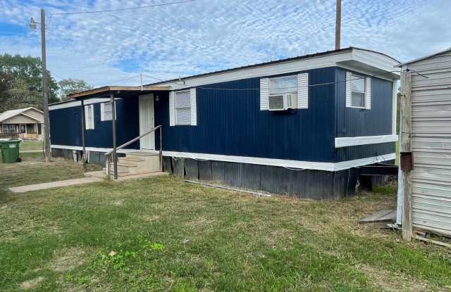 2 Bedroom House in Woden Available- Accepts HUD - 421 County Road 412, Nacogdoches County, TX 75961