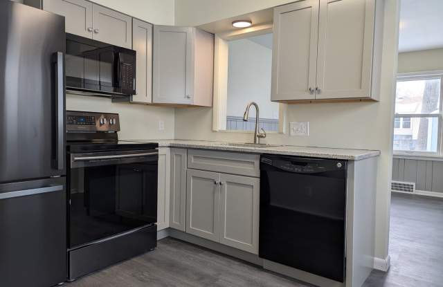 Charming 3-Bedroom Cape Cod Home Near Gorge Metro Park Gallery 4