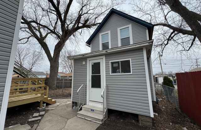 Newly Remodeled 2-Bedroom Home in Moline – Fresh and Move-In Ready! - 437 4th Avenue, Moline, IL 61265