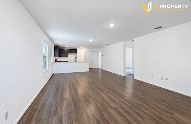 Spacious 3-Bed, 3-Bath Home with Open-Concept Layout Gallery 4