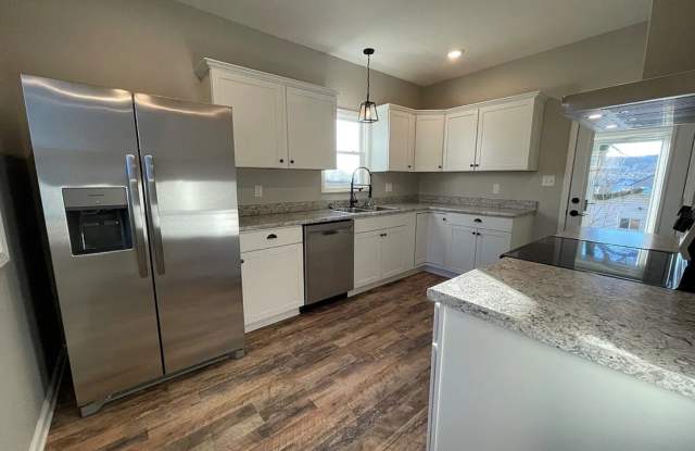 3 Bed 2 Bath- Ellwood City Gallery 4