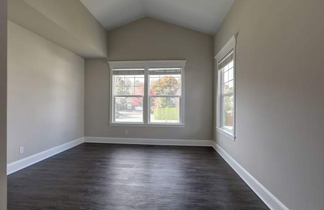 Bright 4-Bedroom Highlands East Home with A/C Gallery 4