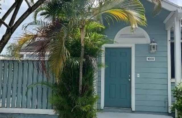 1808 Runners Way photos photos