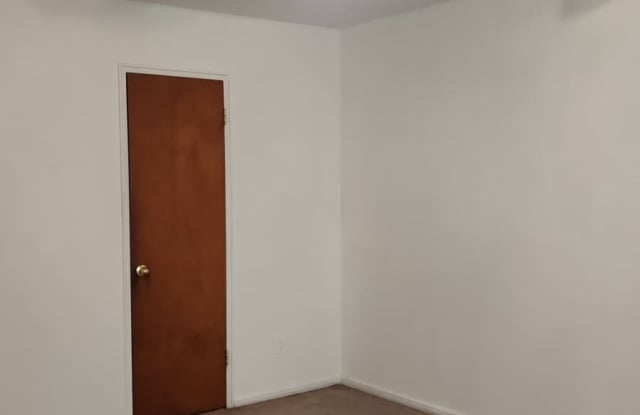 21319 Kingsville Street - 104 Gallery 4