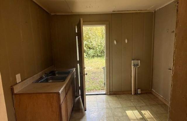 5818 Comish Drive Gallery 2