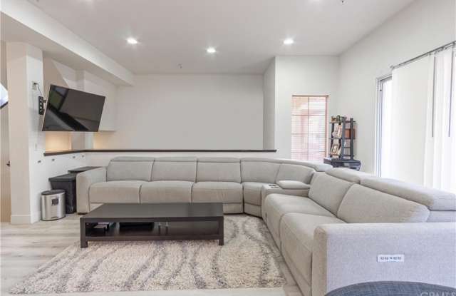 14091 Lemoli Avenue Gallery 2