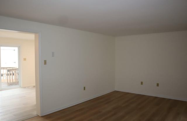 1108 MIDDLENECK Drive Gallery 4