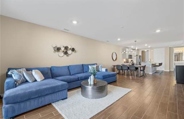14644 Edgewater Cir Gallery 4