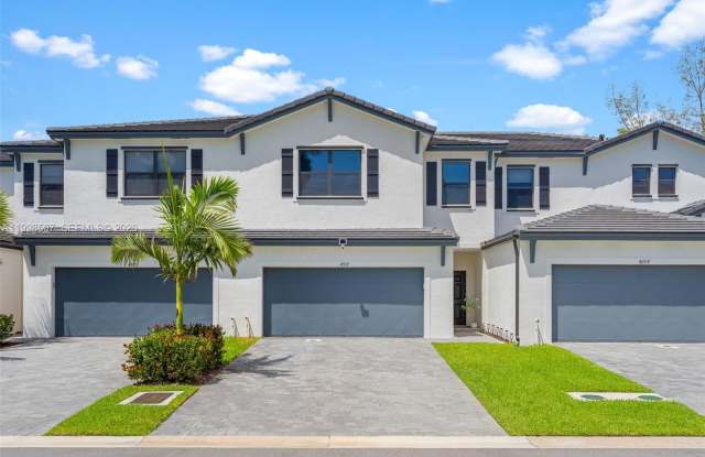 4917 Oakmont Dr photos photos