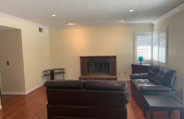 906 Whitecliff Dr Gallery 3