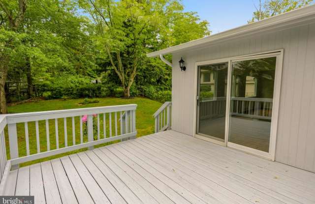 9816 BETTEKER LN Gallery 2