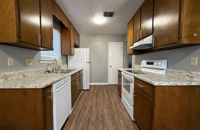 Downstairs unit off Mahan close to TMH!!! Gallery 3