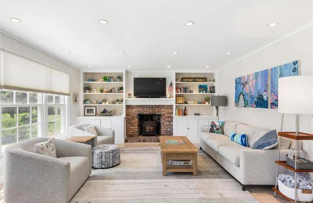 570 Hippodrome Drive Gallery 3