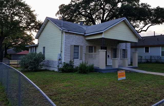 1182 Navasota St photos photos