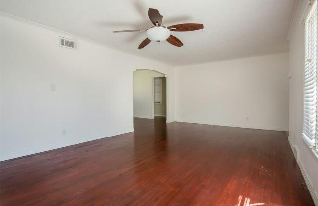 6223 Hollis Avenue Gallery 4