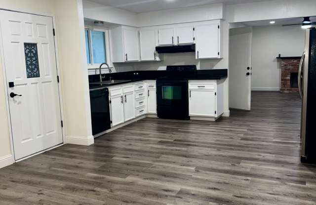 5946 East Pontiac Way Gallery 2
