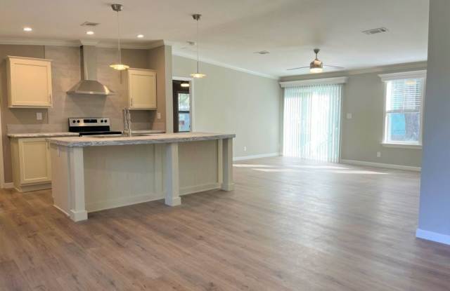 1077 Cloverleaf Circle Gallery 4