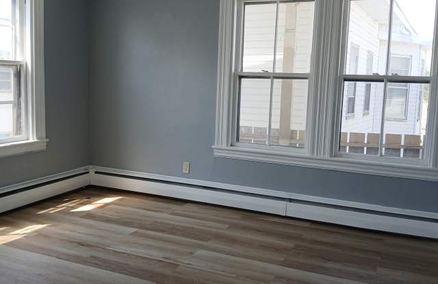 600 Warren Avenue Unit 3 Gallery 1
