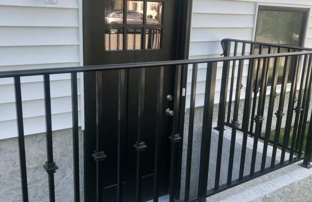 585 Lamont Avenue photos photos