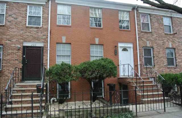 220 CHRISTOPHER COLUMBUS DR photos photos