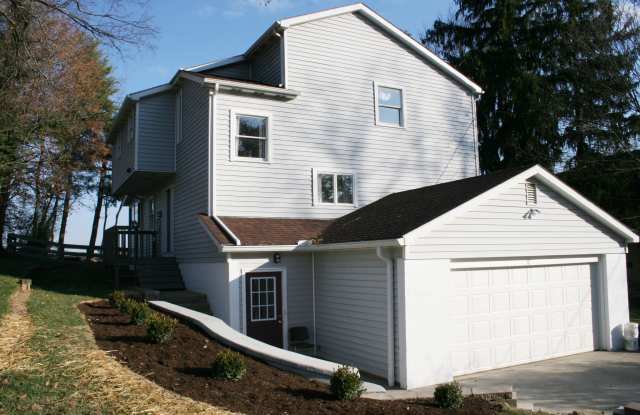 58 Fairview Ave Gallery 2