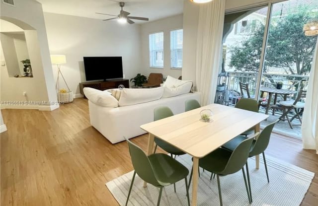 8866 W Flagler St - 8866 W Flagler St, Fountainebleau, FL 33174