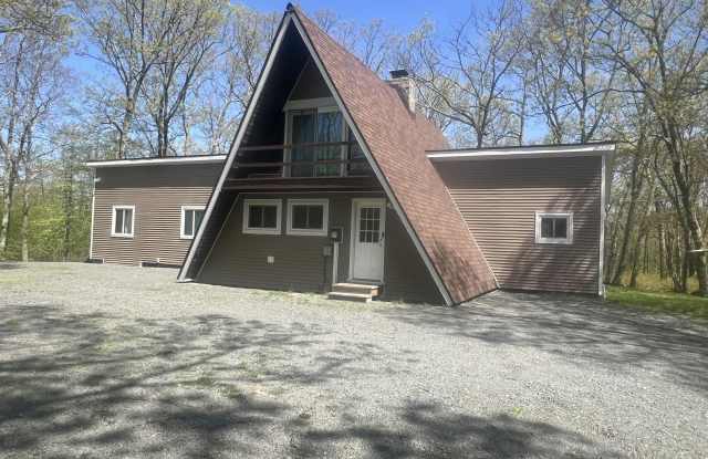 102 Ridge Road - 102 Ridge Road, Hemlock Farms, PA 18428