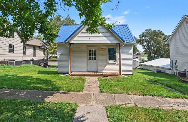 Charming 2 Bedroom with Washer & Dryer Gallery 3