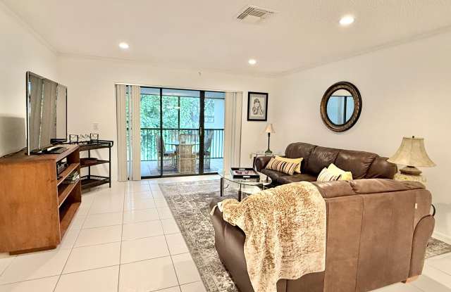 31 STRATFORD Lane W Gallery 2