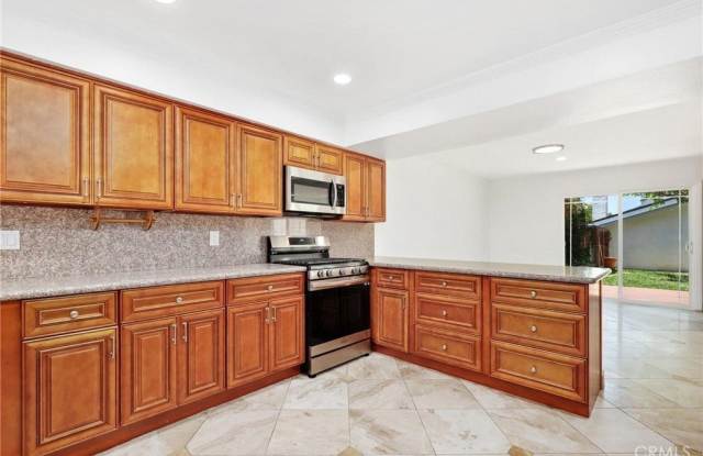 4551 Sandburg Way Gallery 2