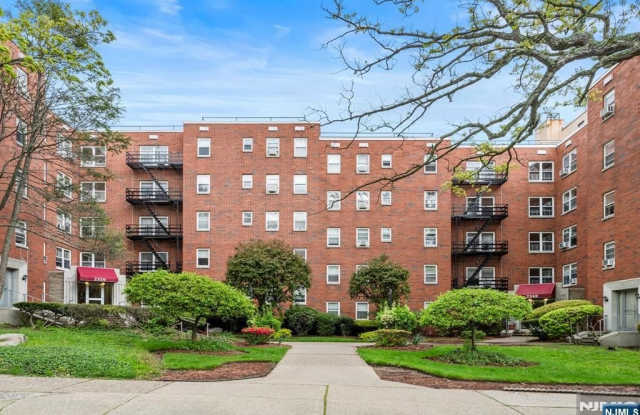 2350 Linwood Avenue 2E photos photos