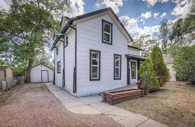 635 E Maple St Gallery 1