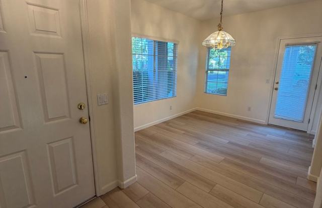 Welcome to your dream rental in Roseville! Gallery 4