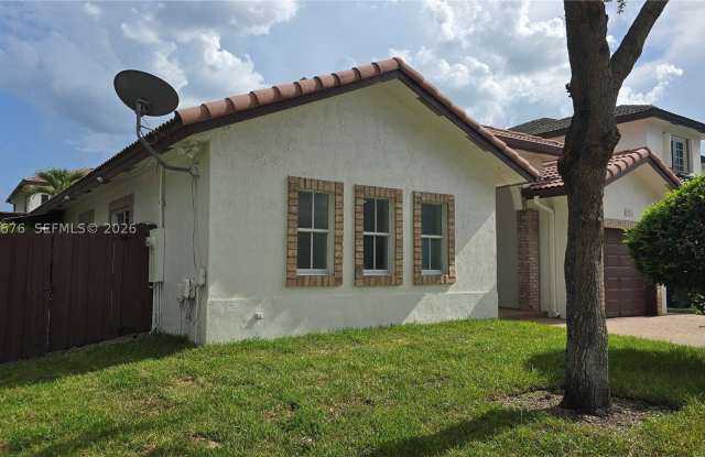 15826 SW 138th Ter Gallery 2