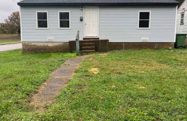 Available NOW - 806 East 14th Street, Rolla, MO 65401