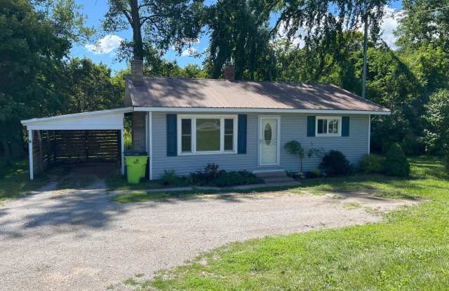 2 BEDROOM BUNGALOW WITH CARPORT ON WEST SIDE OF TRAVERSE CITY photos photos