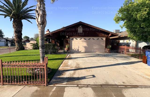 3 bedroom 2 bathroom home on a corner lot with extra fenced parking. - 1328 Malerbi Court, Bakersfield, CA 93307