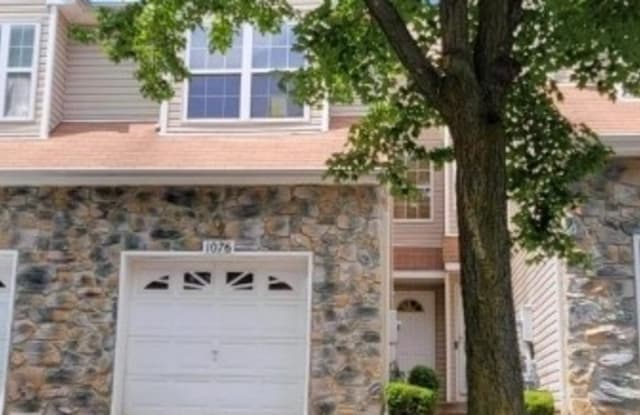 1076 Oakcroft Ln - 1076 Oakcroft Lane, Somerset, NJ 08873