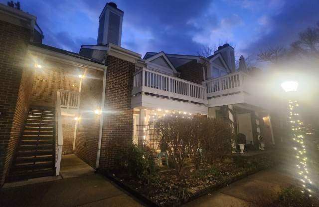 Tucked Away Condo with Balcony near Shirlington photos photos