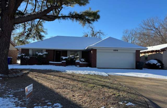 3 bed, 2 bath, 2 car with 2 extra living spaces! Located close to everything Norman has to offer! photos photos