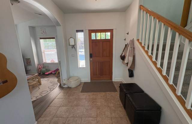 CHECK OUT THIS BEAUTIFUL HOME IN SW REDMOND Gallery 3