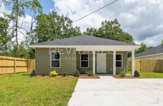 **OPEN HOUSE 08/17 1-3PM** 4 Bed/2 Bath Home with Storage Shed in Saraland photos photos