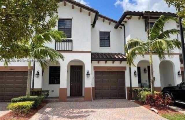 8917 NW 102 CT Gallery 1