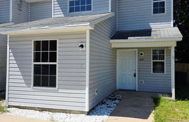 647 Virginia Oak Ct. MOVE-IN SPECIAL: HALF OFF YOUR FIRST FULL MONTH’S RENT! Gallery 1