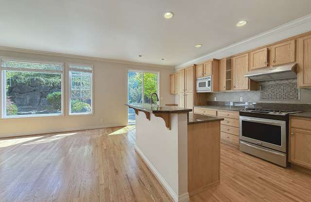 1575 NE Iris Street photos photos