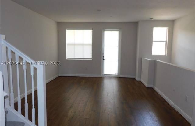 1338 SW 3rd Ct Gallery 2